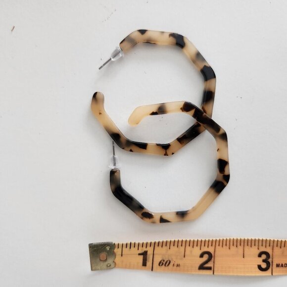 Bundle and Save- Acrylic Tortoise Shell Hoop Statement Earrings. - Picture 6 of 6